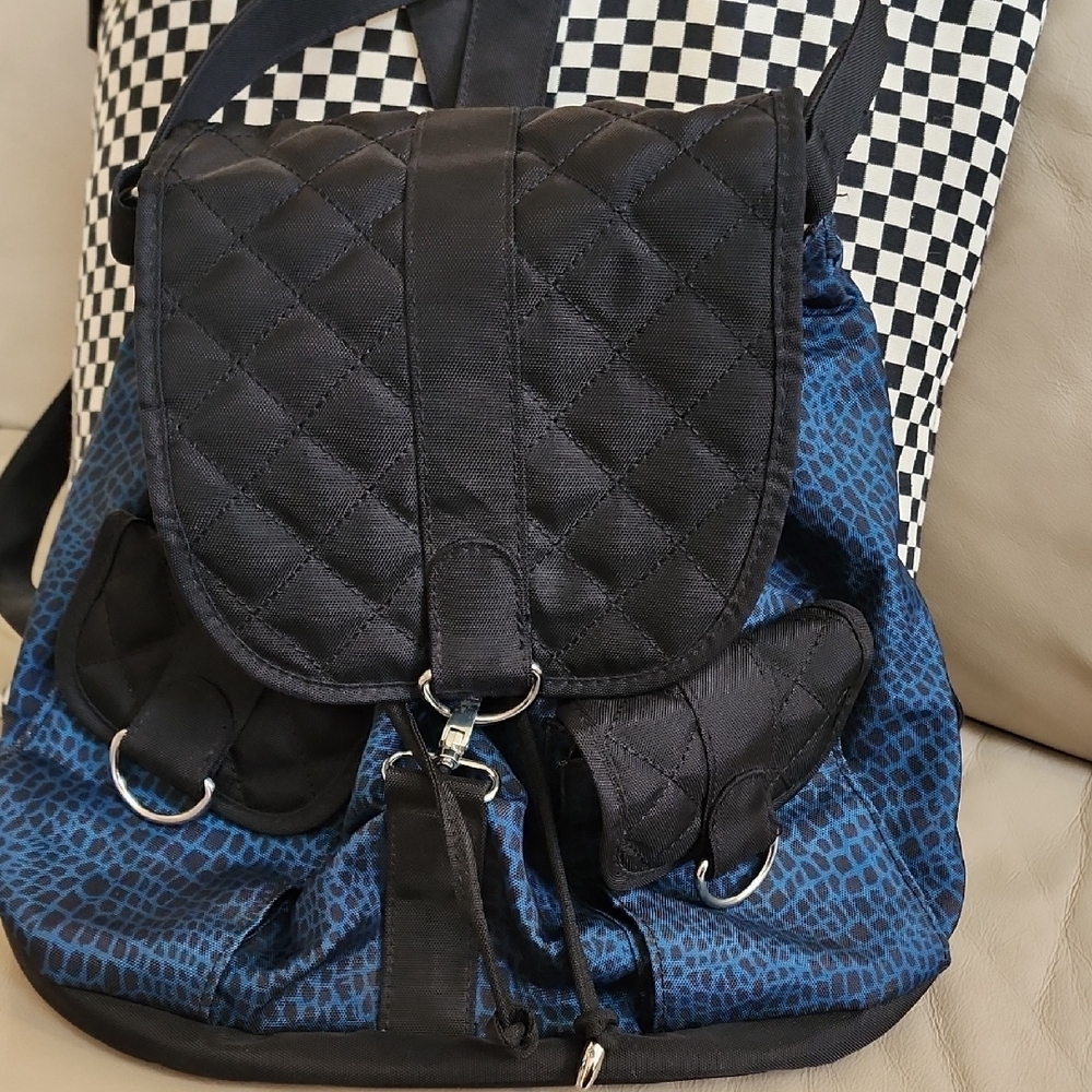 Travelon Womens RFID Blue And Black Pattern Backpack Preowned